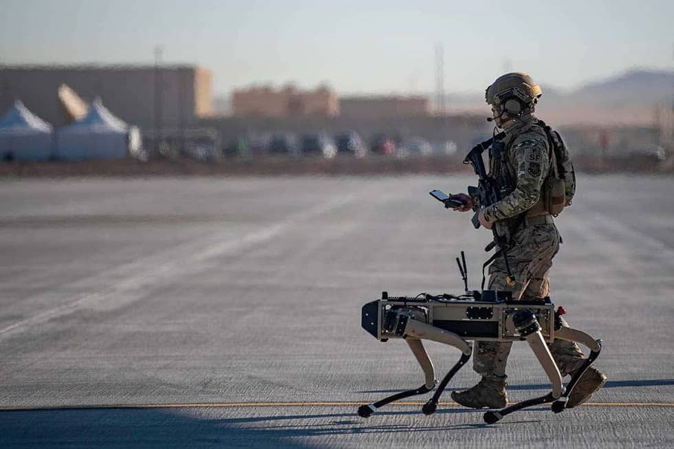 الصين تعلن عن تطوير أكبر روبوت رباعي الأرجل في العالم لدعم قواتها الحربية US-military-robot_30176