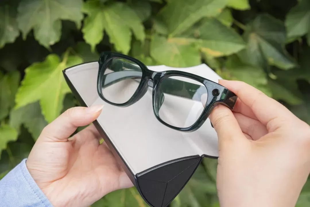 Xiaomi-AI-1_38988 شاومي توسّع قدرات نظارتها الذكية بميزة دفع رسوم المواقف صوتيًا وتحديثات شاملة