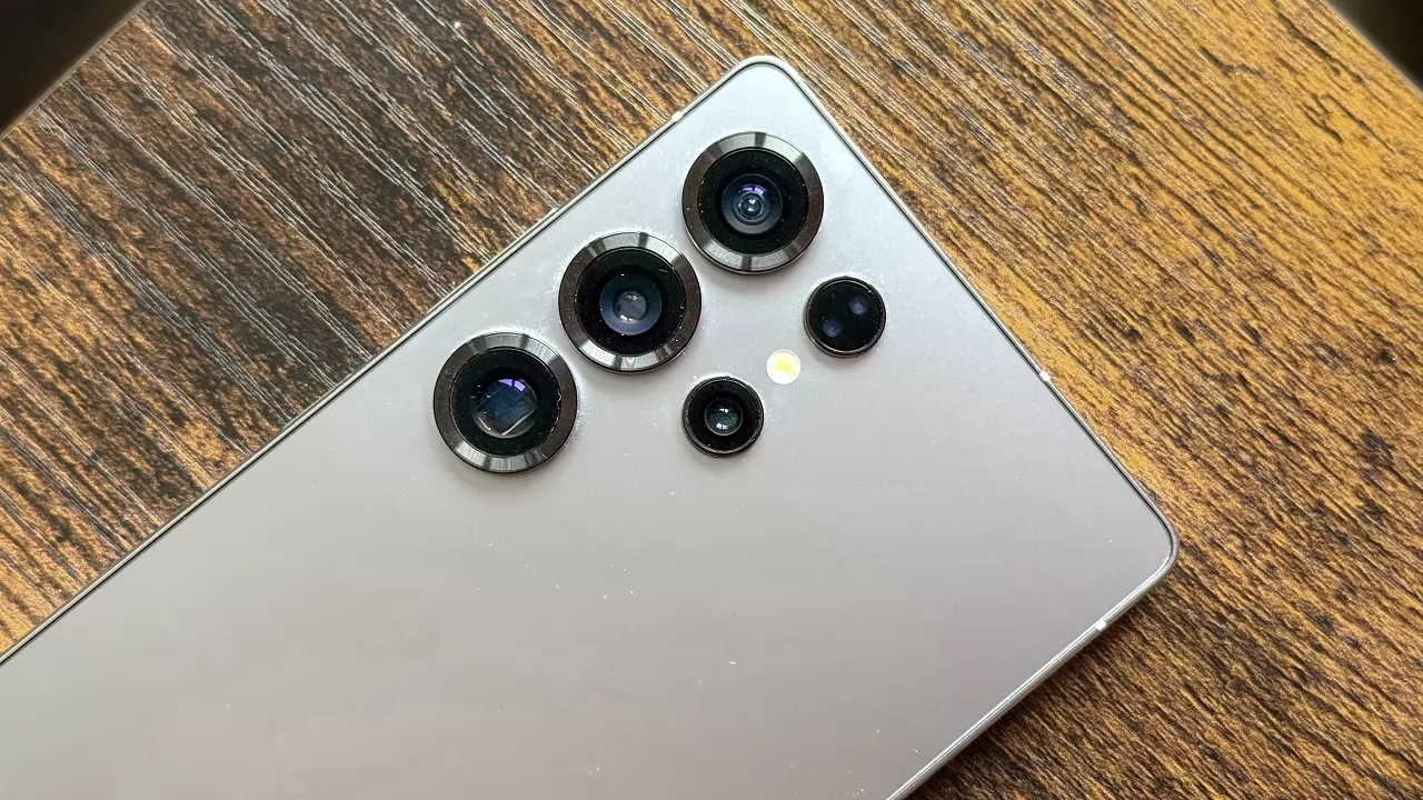 مفاجأة لعشاق سامسونج : تفاصيل كاميرا Galaxy S27 Ultra مخيبة للآمال مفاجأة لعشاق سامسونج : تفاصيل كاميرا Galaxy S27 Ultra مخيبة للآمال