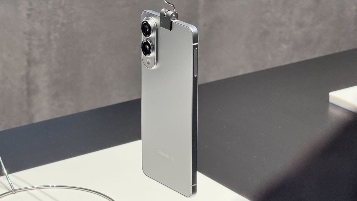 تسريب يكشف سعة بطارية Galaxy S25 Edge أنحف هاتف من سامسونج علي الإطلاق تسريب يكشف سعة بطارية Galaxy S25 Edge أنحف هاتف من سامسونج علي الإطلاق