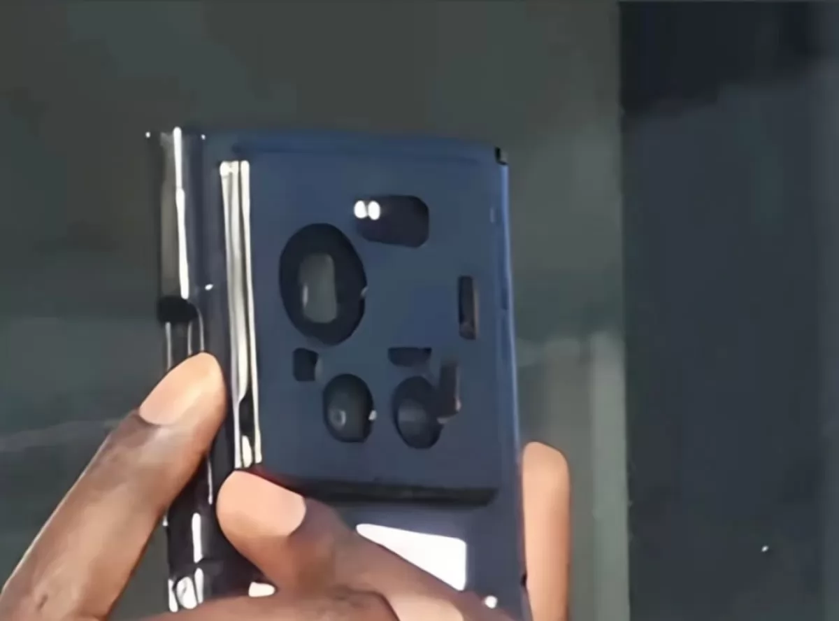 هاتف Xiaomi 17 Ultra يظهر في صور تجسسية ويكشف عن قفزة جديدة في تقنيات التصوير