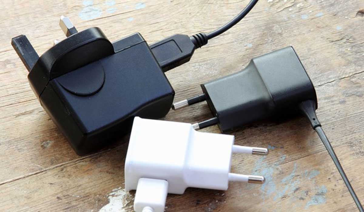 مخاطر كارثية عند شحن الهاتف بشواحن غير أصلية : إليك ما سيحدث جراء ذلك