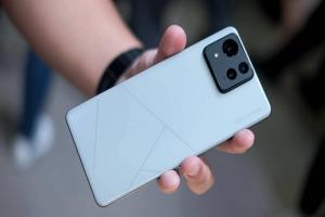 اسوس تنشر إعلان تشويقي لهاتف Asus Zenfone 12 Ultra القادم بمعالج Snapdragon 8 Elite