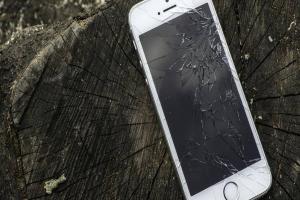 5 عادات سيئة قد تدمر هاتفك الذكي عليك تجنبها