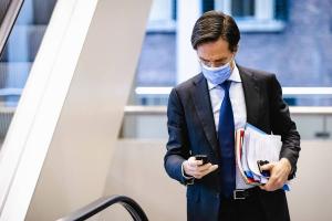 بسبب استعماله لهاتف نوكيا قديم رئيس وزراء هولندا يتعرض للاستجواب امام البرلمان