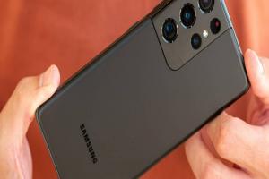 تحديث جديد يصل بشكل سريع الي هاتف Samsung Galaxy S21 Ultra قد يكون بسبب وجود تهديد أمني