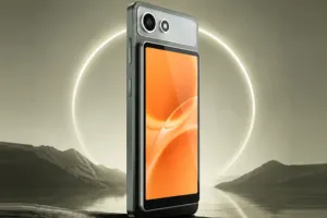 هايسنس تكشف رسميًا عن هاتف Hisense A10 Ultra بشاشتين إحداهما قابلة للفصل