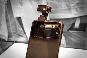 ظهور عملي لهاتف Honor Robot Phone المزود بكاميرا متحركة مثبتة على ذراع روبوت