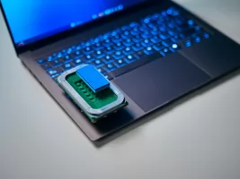 AMD تقلل من قوة معالجات Panther Lake وتصف مقارنة Core Ultra X9 388H مع Strix Halo بغير العادلة