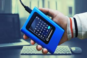 مراجعة وحدة SSD للتخزين الخارجي Kingston IronKey Vault Privacy 80ES لتشفير وتأمين بياناتك