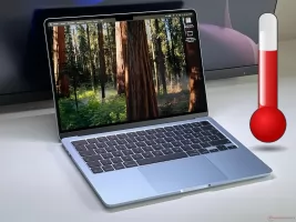 MacBook Air M5 يختنق حرارياً وMacBook Pro 14 M5 يتفوق عليه بفارق 40% في Cyberpunk 2077
