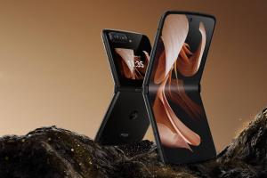 لعشاق الأناقة والفخامة : موتورولا تغزو الأسواق العربية بهاتفها Motorola Razr بمواصفات ثورية