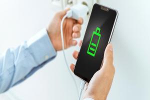 لا تتجاهلها 5 أعراض تنذر بتلف بطارية الهاتف