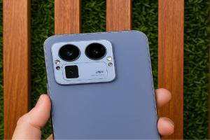 ريلمي تطلق GT8 Pro بتصميم فريد وكاميرا قابلة للتبديل لأول مرة
