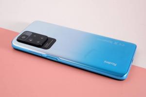 لذوي الدخل المحدود : إليك أفضل هاتف من شاومي يمكن شرائه بأرخص سعر بمواصفات عالية