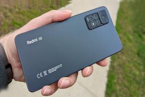 بسعر أقل من 300 دولار : هذا هو الهاتف الذي يوصي به لشرائه بمواصفات ثورية وسعر رخيص