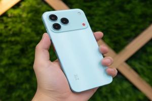 قبل إطلاقه رسميًا هاتف ZTE Blade V80 Vita يخطف الأنظار بتصميمه الأقرب إلى iPhone 17 Pro