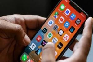 20 تطبيق منها تطبيقات مشهورة تستنزف بطارية هاتفك بشكل لا يصدق : إليك القائمة كاملة