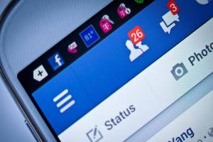 كيفية معرفة طلبات الصداقة المرسلة على الفيس بوك من الهاتف 2023