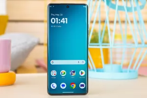 موتورولا تطلق تحديث Android 16 لهاتف Edge 50 Ultra وتعد بوصول Android 17