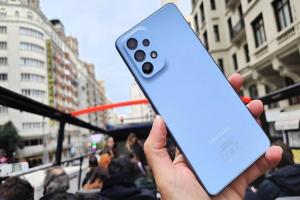 بأرخص سعر بمواصفات عالية : هذا هو الهاتف ذو العمر الأطول للبطارية من سامسونج لعام 2023