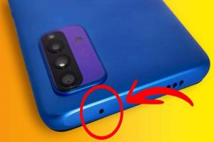 لماذا يحتوي هاتفك على ثقوب صغيرة في الجزء العلوي والسفلي؟ إليك ما تقوم بفعله