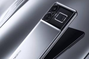 إعلانات تشويقية جديدة تؤكد قدوم هاتف Realme GT5 في 28 أغسطس بأضواء LED في الخلف