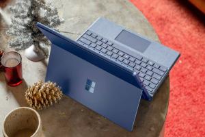 تسريبات تكشف مواصفات أجهزة Microsoft Surface Laptop 8 و Surface Pro 12 من مايكروسوفت
