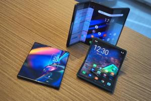 شركة TCL تكشف عن أول هاتف ذكي ثلاثي الطي في العالم : إليك التفاصيل